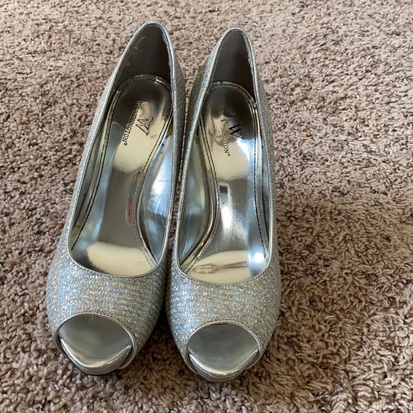 Charlotte Russe size 8 Heels - Picture 2 of 3
